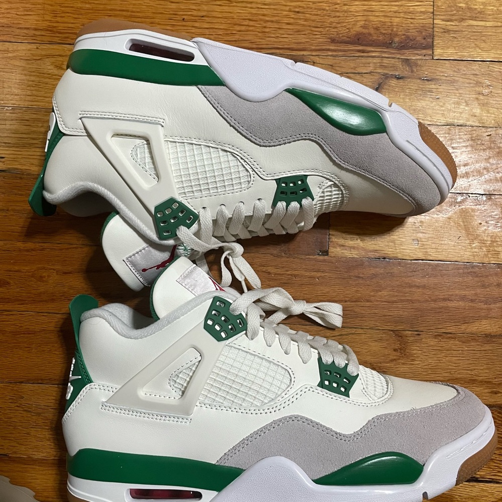 Air jordan 4 pine green